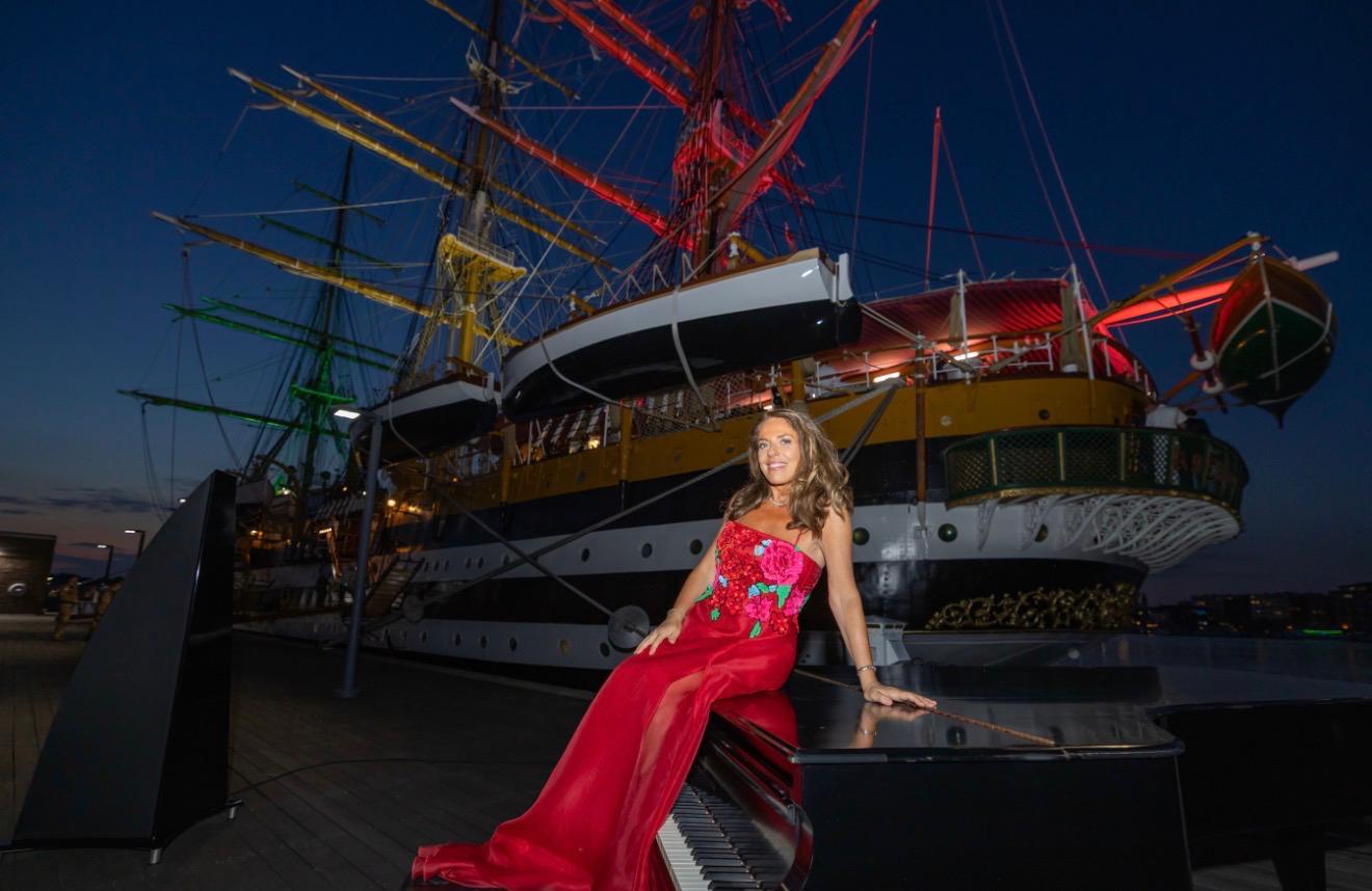 Cristiana Pegoraro la pianista che ha tenuto un concerto a Baltimora davanti all'Amerigo Vespucci