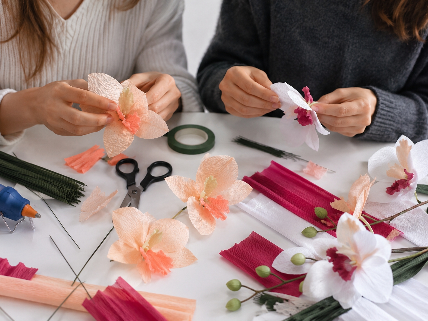 laboratorio a capena per la creazione di fiori di carta