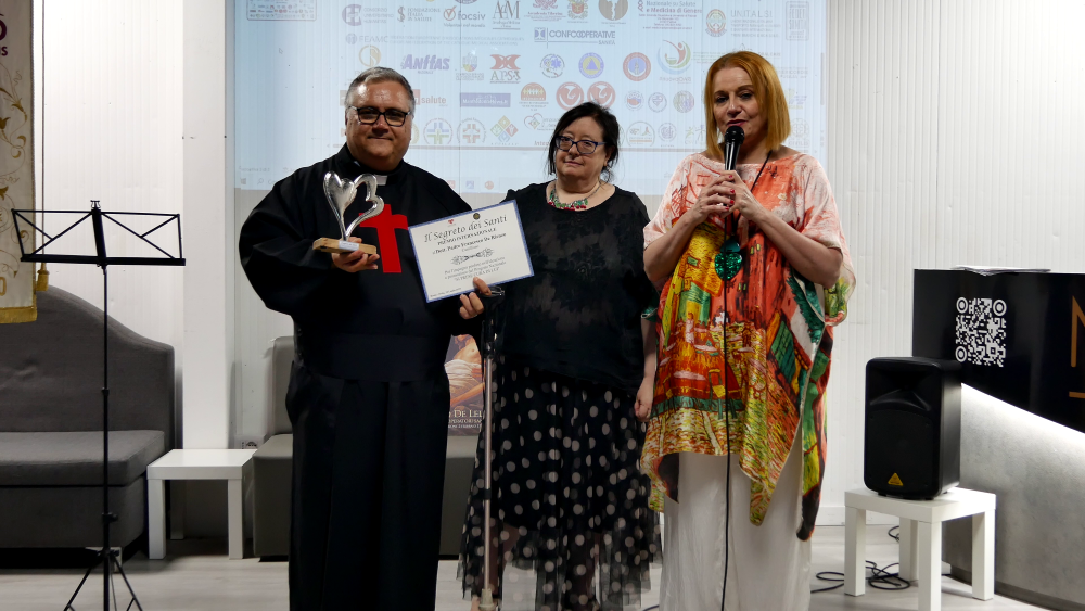 Padre Francesco de Rienzo con Pina Traini e Virginia Barrett