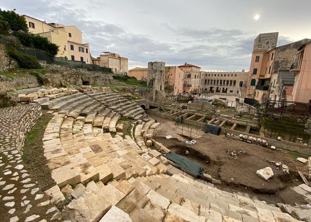 teatro di terracina visto dall'alto