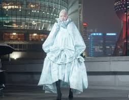 abito balenciaga bianco
