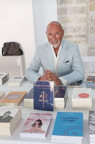 Andrea Feltri durante la presentazione del libro