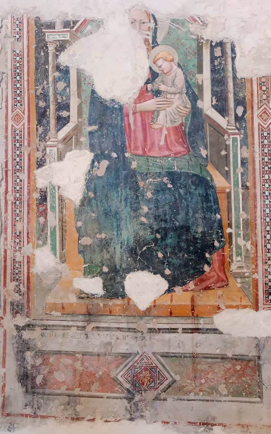 graffiti Montefalco Chiesa di San Francesco affresco intero 3