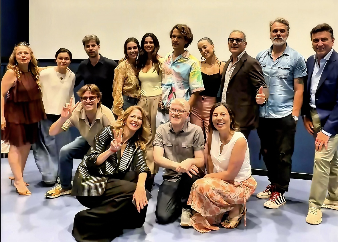 Janet De nardis e cast