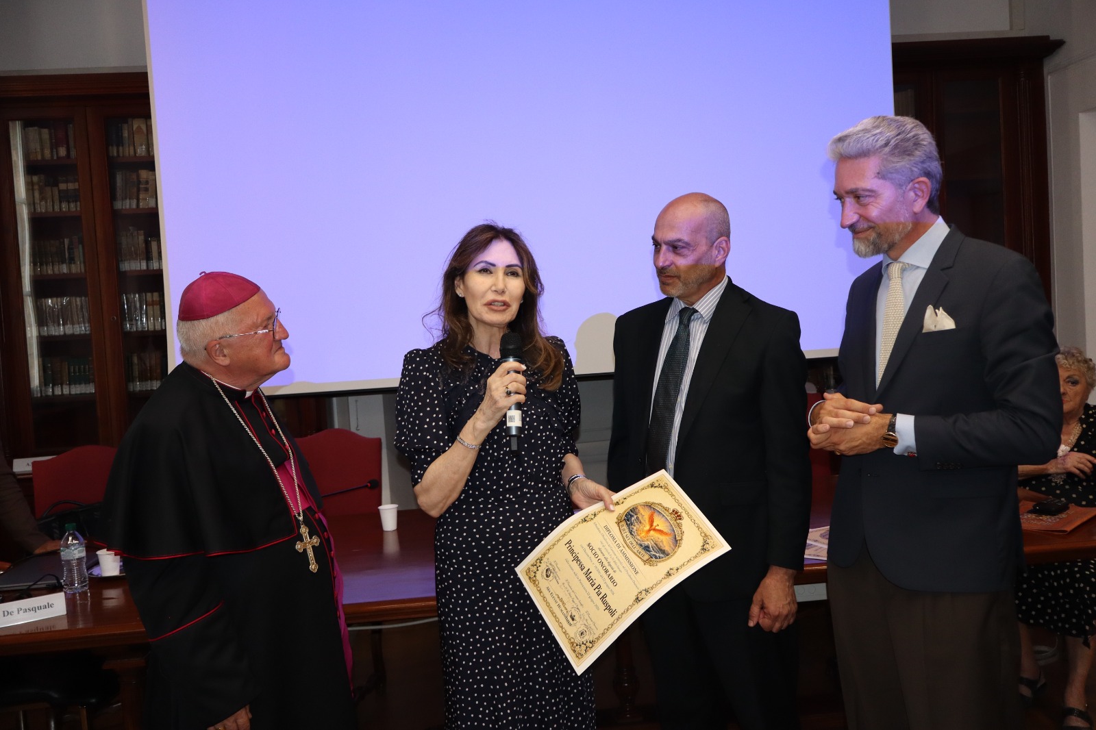 La Principessa Maria Pia Ruspoli ringrazia Mons Vescovo e il Marchese Bilotti Ruggi dAragona per lammissione tra i Soci Onorariu della Contemporary Art Association il Jet Set dellArte