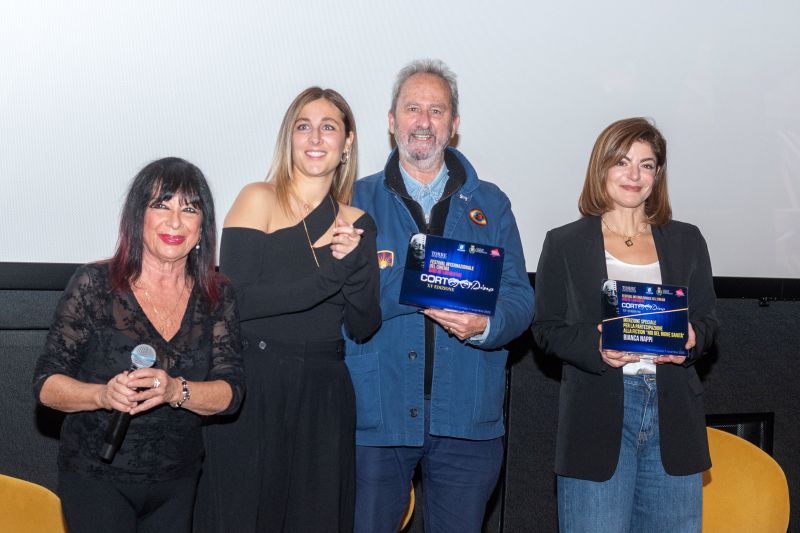 Premio cortodino 4 Francesca Piggianelli con i premiati Lorenza e Luciano StellaBianca Nappi per la fiction Noi del Rione Sanità