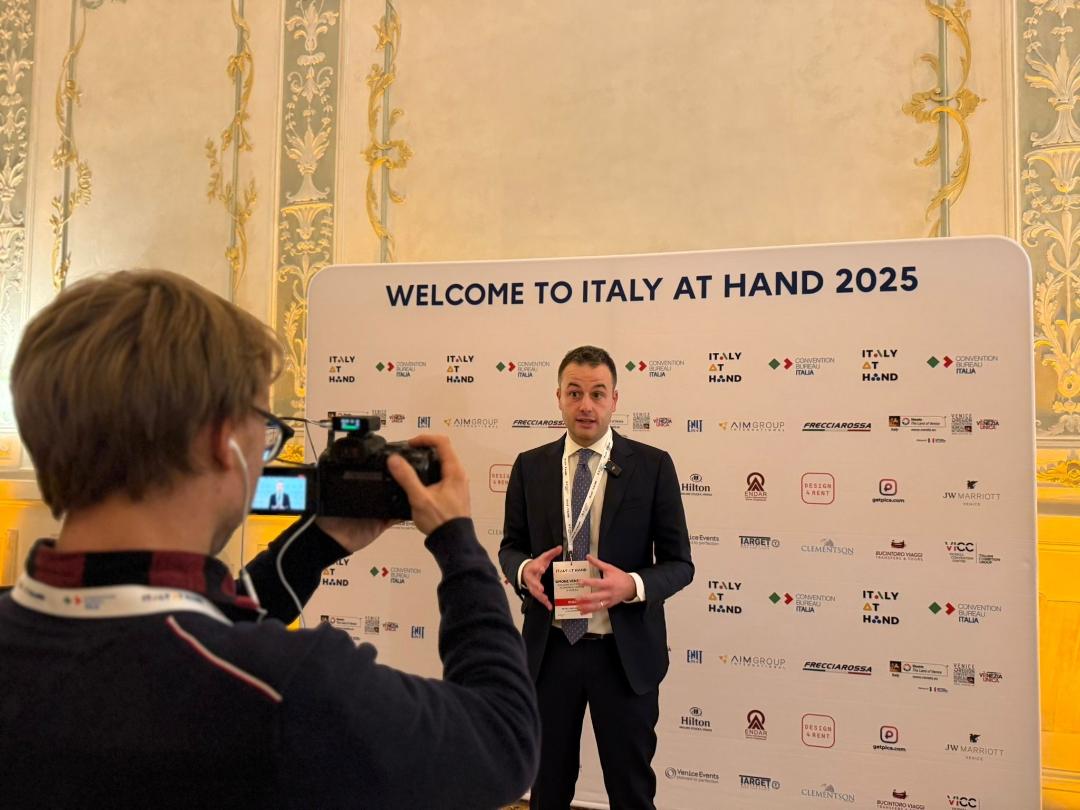 venezia italy at hand 3 25