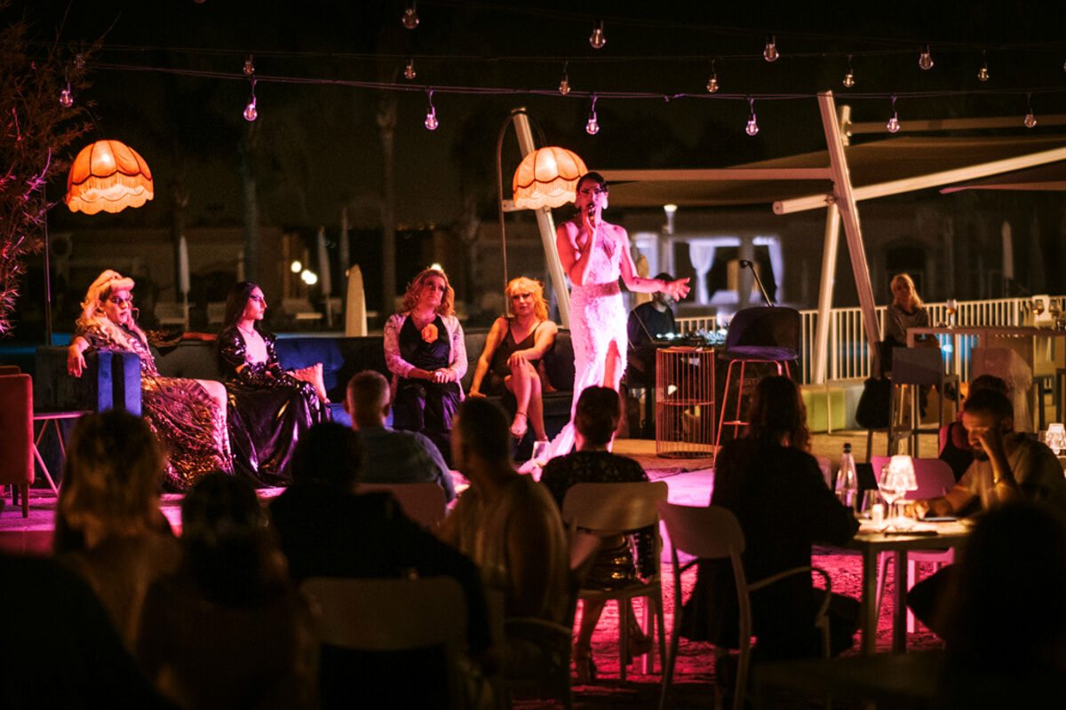 masseria wave lequile le sabato 8 luglio musica in piscina e iconic dinner la cena spettacolo