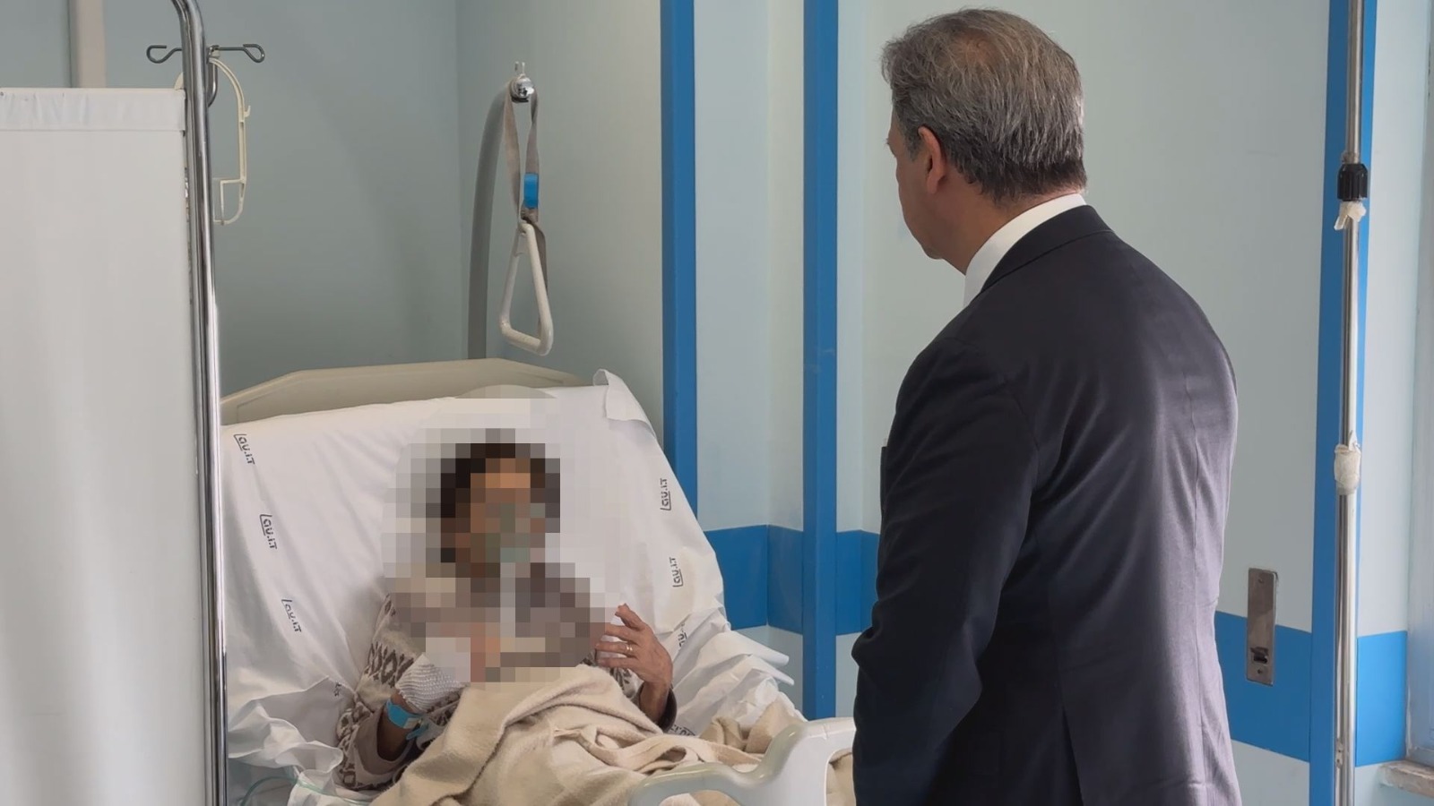 paolo pagliaro che visita una paziente