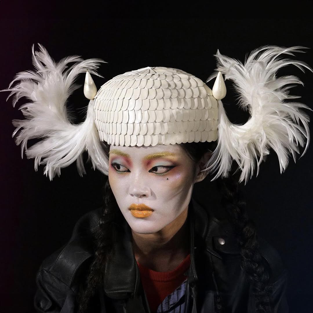 queen hat Ilaria Soncini Hats 3