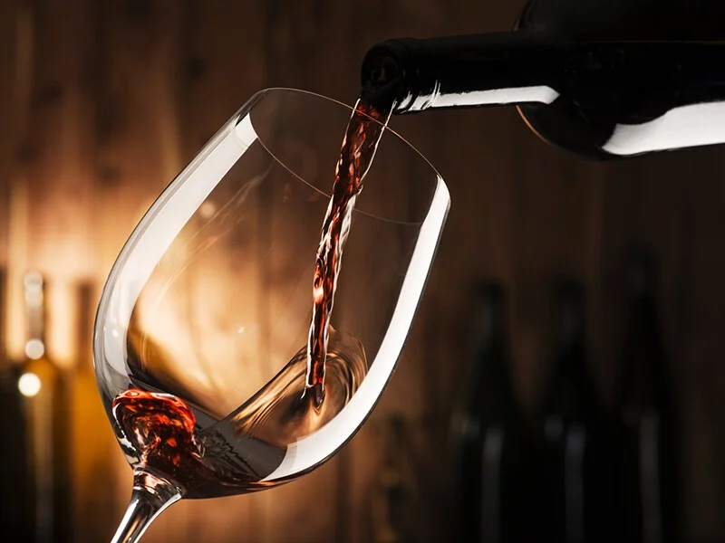 vino rosso in bicchiere